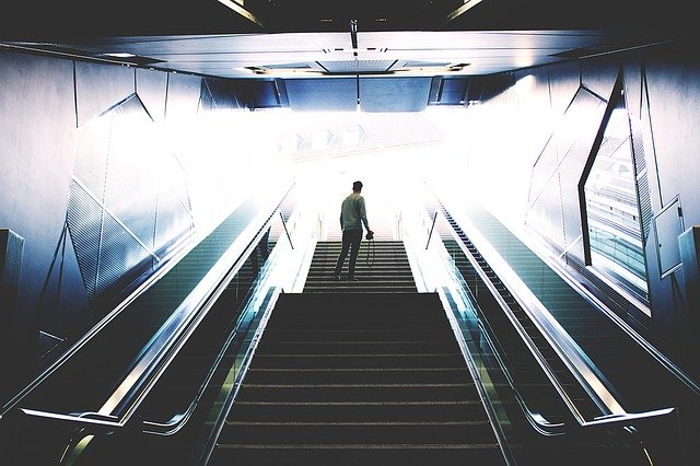 Bild: escalator-1245905_640 (Quelle: pixabay.com)